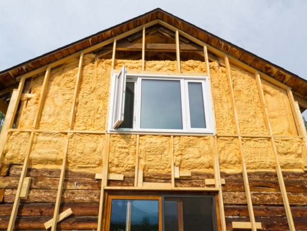 Утепление деревянного дома пенопластом: плюсы и минусы